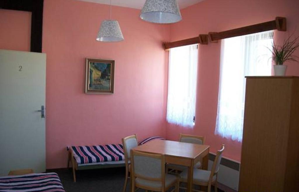 Pension U Loupezaku Hotell Jetřichovice Rom bilde